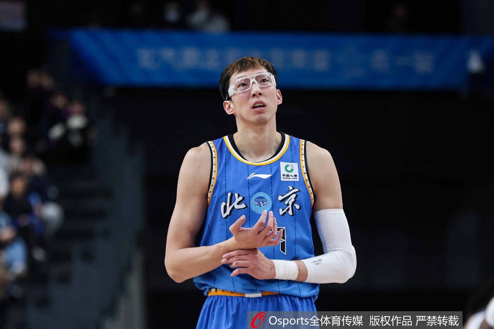 开云APP-这场打得像外援！周琦终结十分高效 砍下23分13板&amp;抢到7前场板